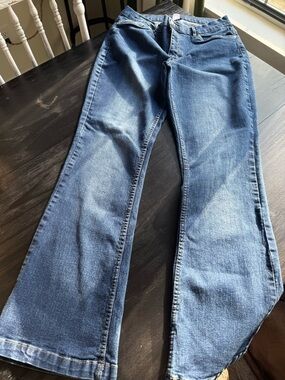 VENUS Mid-Blue Flare Jeans